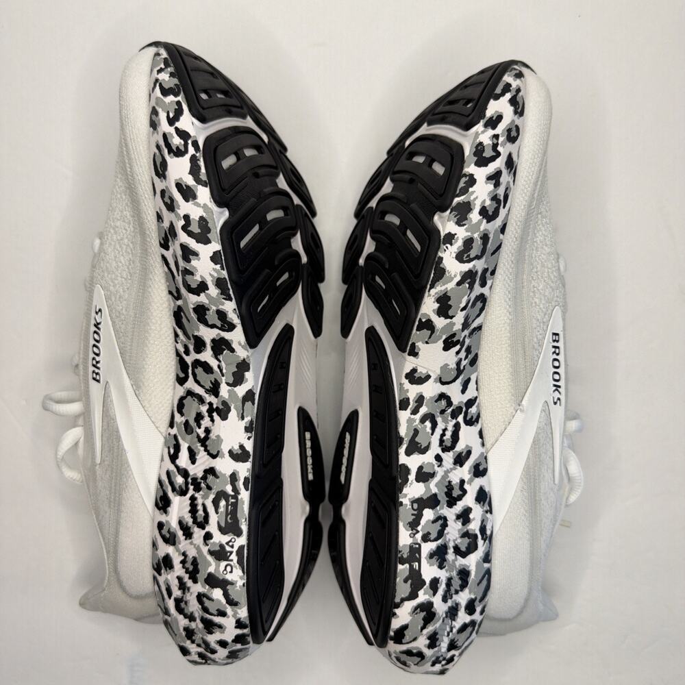 Brooks Women’s size 7.5 Revel 9 Sneaker White Leopard Sole 120489 1B 132 New Box - Picture 4 of 12